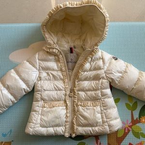 Infant MONCLER girl’s Hooded Puffer Jacket 12/18 Months.